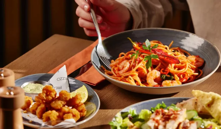 Supermarkets Gain as Consumers Cut Back on Dining Out Supermarkets Gain as Consumers Cut Back on Dining Out